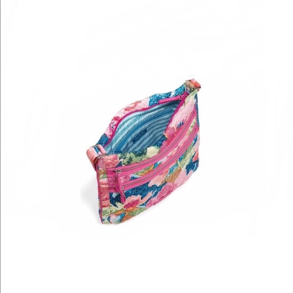 🎉🎉Host Pick🎉🎉Vera Bradley Triple Zip Hipster - Picture 2 of 4